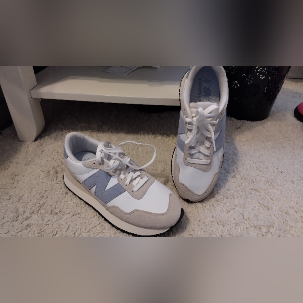 New Balance 237